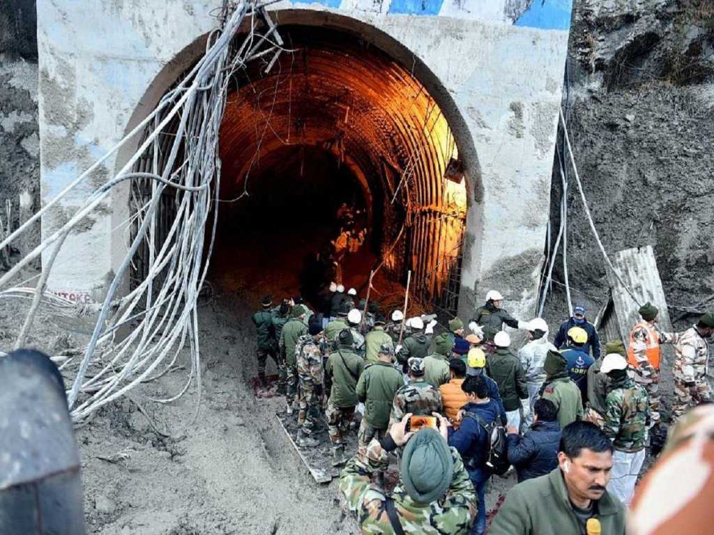 उत्तराखंडमधील बचावकार्य अजूनही सुरूच