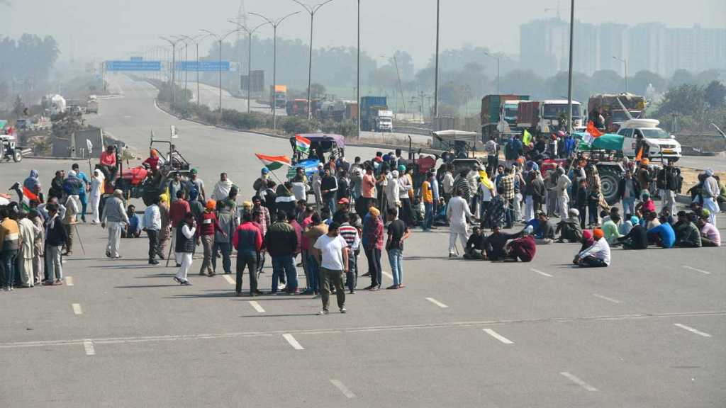 दिल्लीच्या सीमांवर आंदोलकांची उपस्थिती कमी व्हायला सुरूवात