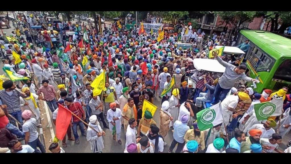 शेती कायद्याविरोधातील आंदोलकांचा धुडगूस