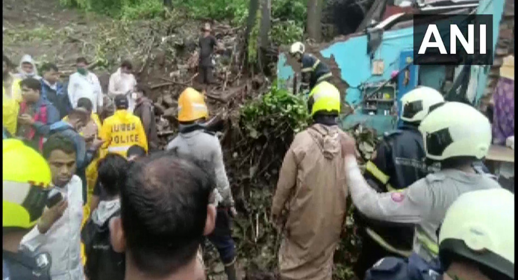 पावसाच्या हाहाकाराने मुंबईत अपघातांची मालिका