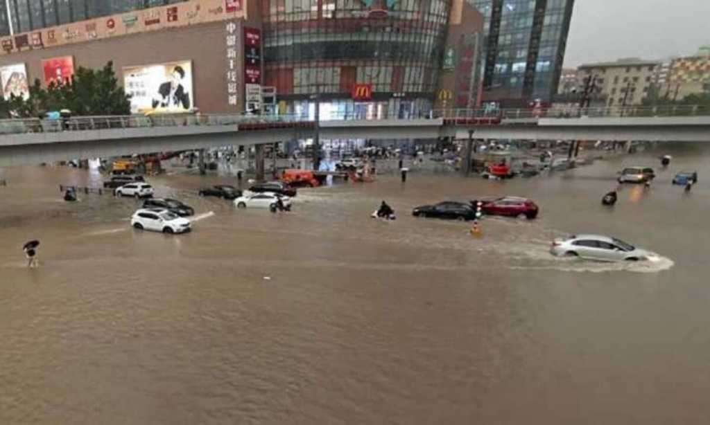 चीनमध्ये १०० वर्षातला सर्वाधिक पाऊस, लाखो लोकांना केलं स्थलांतरित