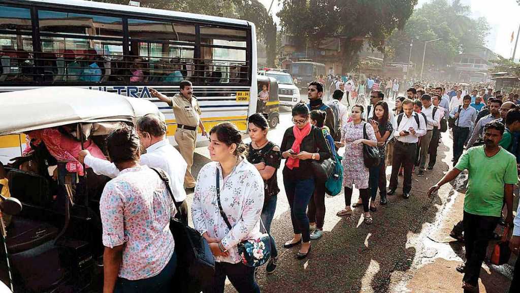 वाहतुकीची कोंडी आणि नोकरीपेशा सर्वसामान्यही कोंडीत