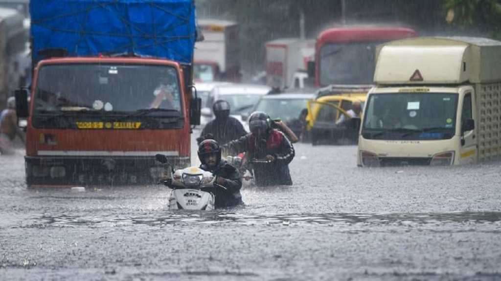 वाहनांच्या आता इथेही वाढल्या रांगा