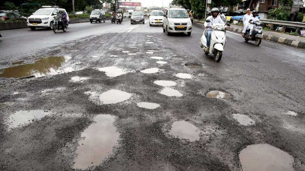 राज्यातील रस्ते आले ‘रस्त्यावर’