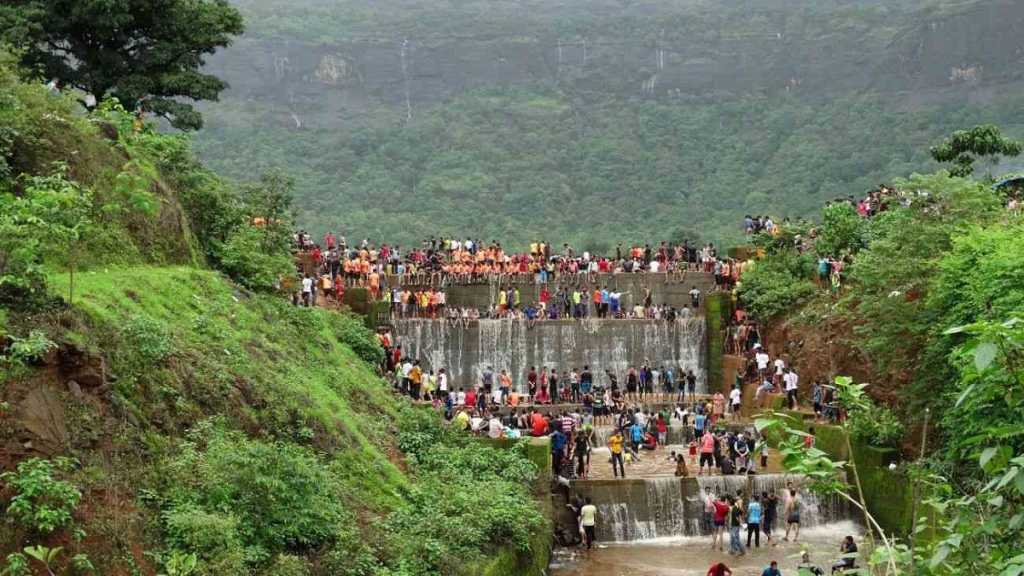 माळशेज, भंडारदरा, राजमाजीत गर्दीचे धबधबे