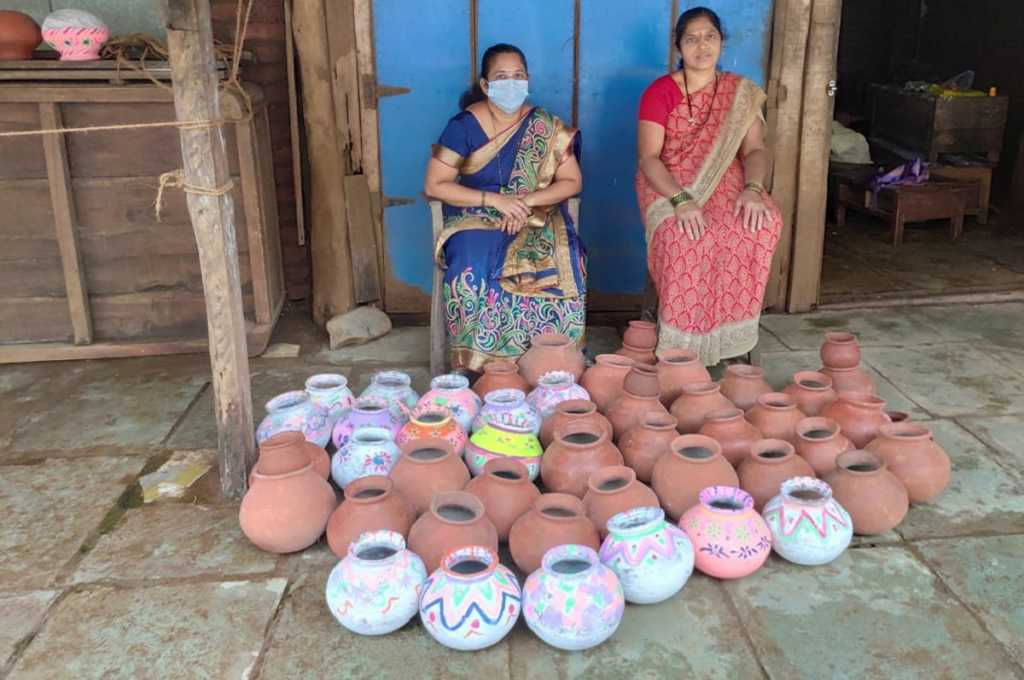 दहीहंडीवरील निर्बंधांमुळे मडक्यांची झाली ‘माती’