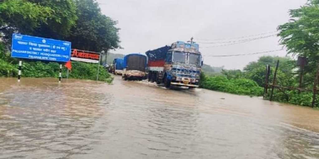 मुख्यमंत्र्यांनी उद्घाटन केलेल्या पालघर जिल्हा मुख्यालयासमोरचा रस्ता पाण्याखाली