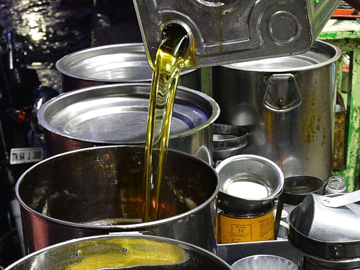 fssai-found-sale-of-recycled-edible-oil-in-mumbai