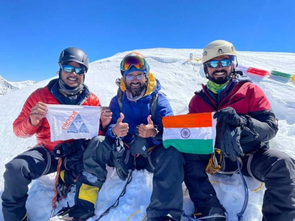 पुण्यातील गिर्यारोहकांनी सर केली ६५१० मीटर उंची