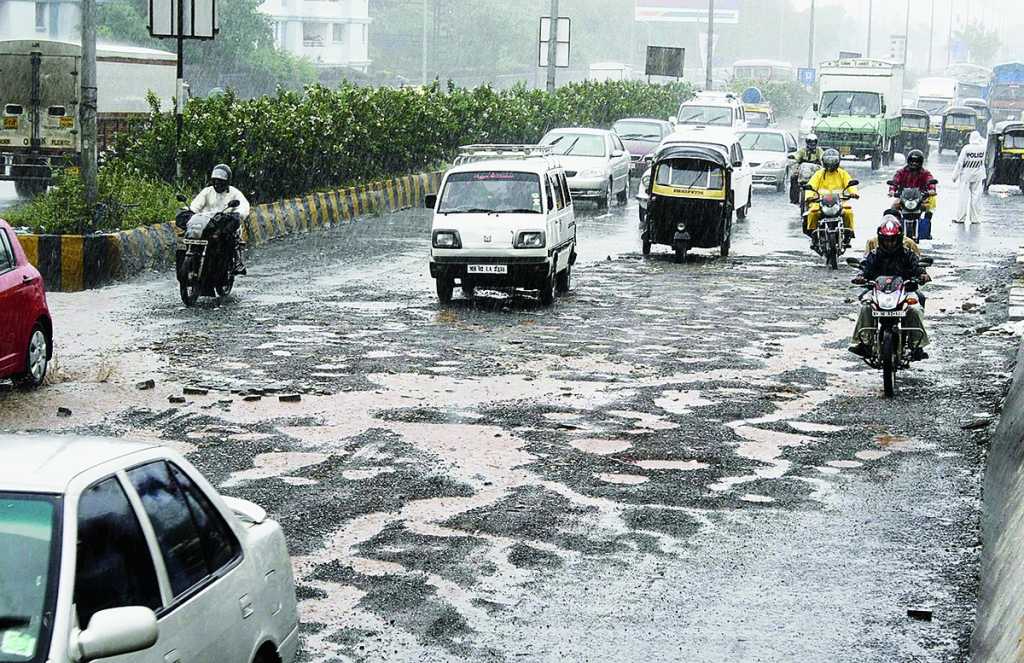 महापालिकेला खड्ड्यात घालणाऱ्या रस्तेकामांच्या निविदा रद्द करून फेरनिविदा मागवा!