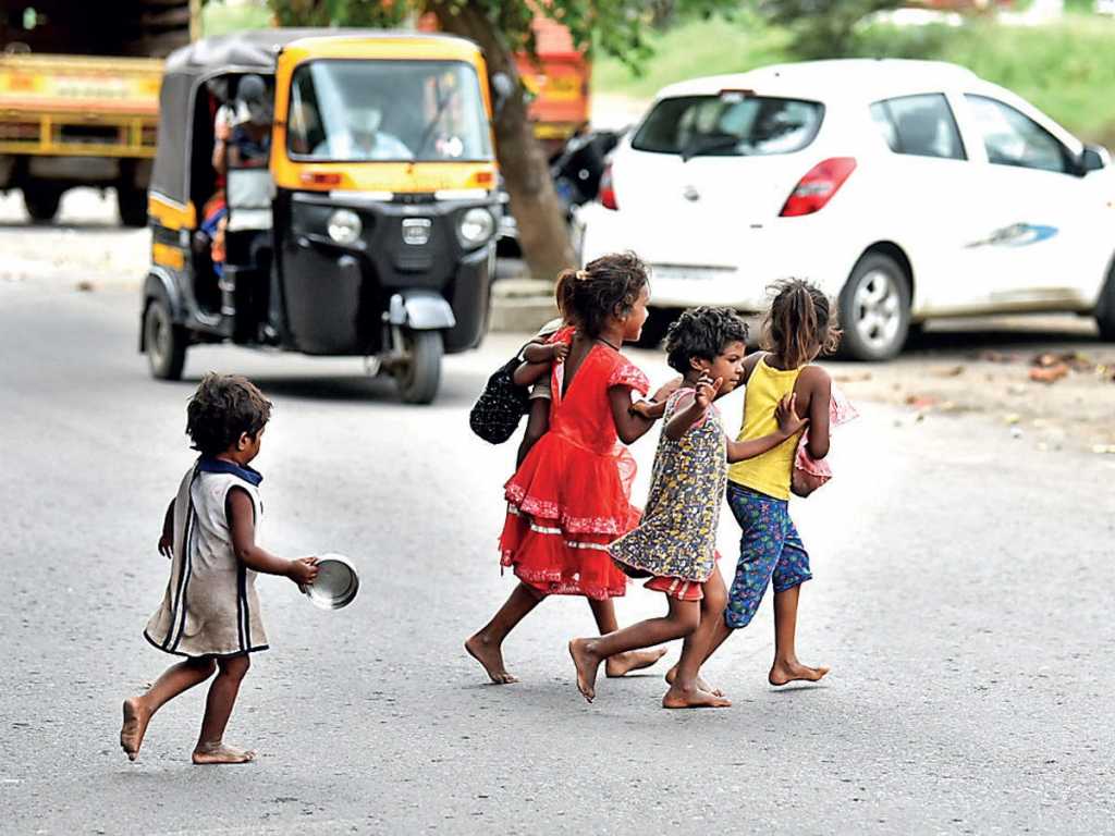 लहान मुलांना भीकेला लावणाऱ्या टोळीचा असा लावला शोध!