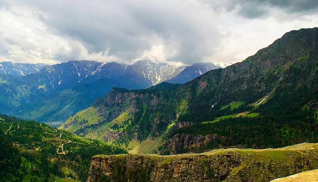 हिमवर्षावात बालमित्रांनी गमावले प्राण!