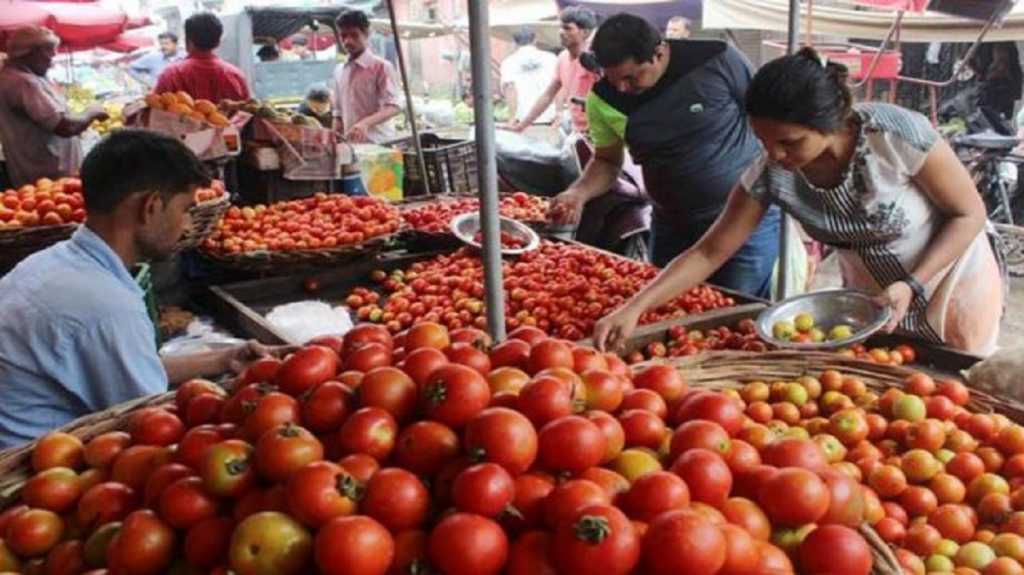 तीन महिने तरी टोमॅटोचे दर चढेच राहणार