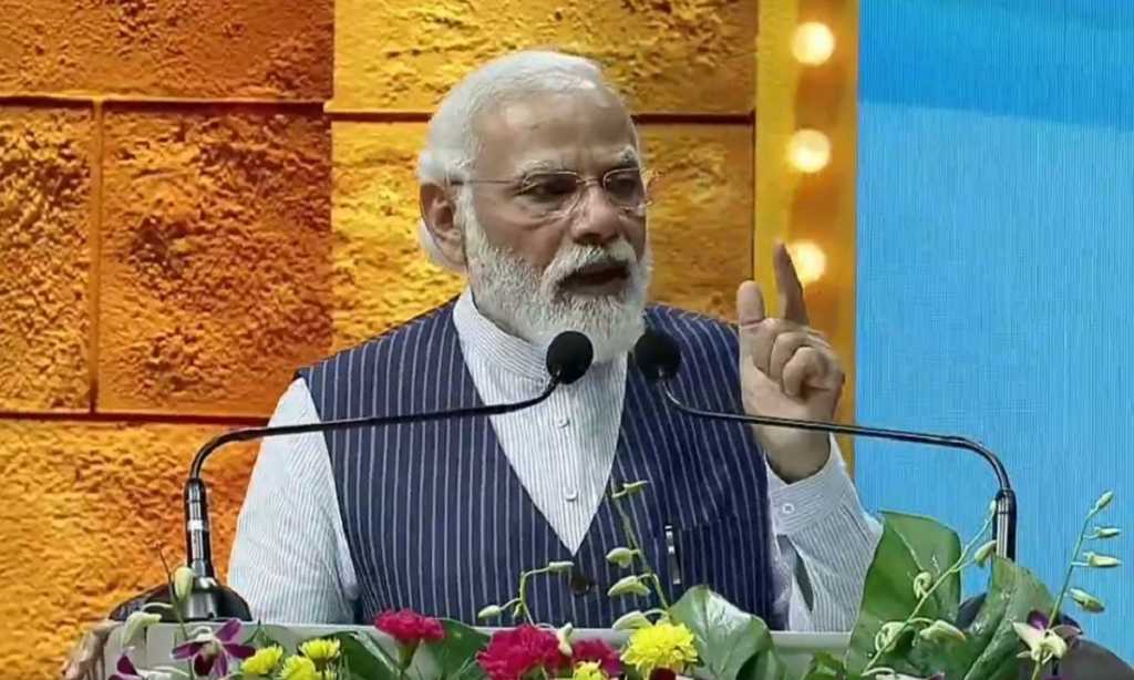 पंतप्रधान मोदींच्या हस्ते वाराणसीमध्ये १ हजार ७०० कोटी रुपयांच्या प्रकल्पांचे उद्घाटन