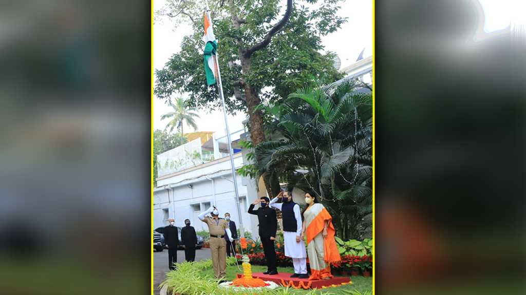 रश्मी ठाकरे आणि आदित्य ठाकरेंच्या विरोधात पोलीस तक्रार