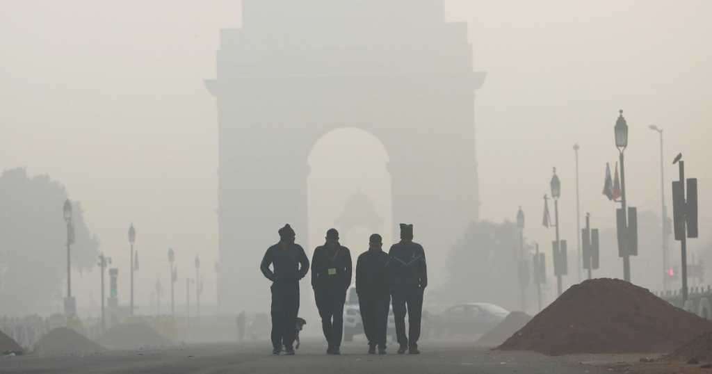 दिल्लीत प्रदूषण वाढले; पाचवी पर्यंतच्या शाळा ऑनलाईन भरणार