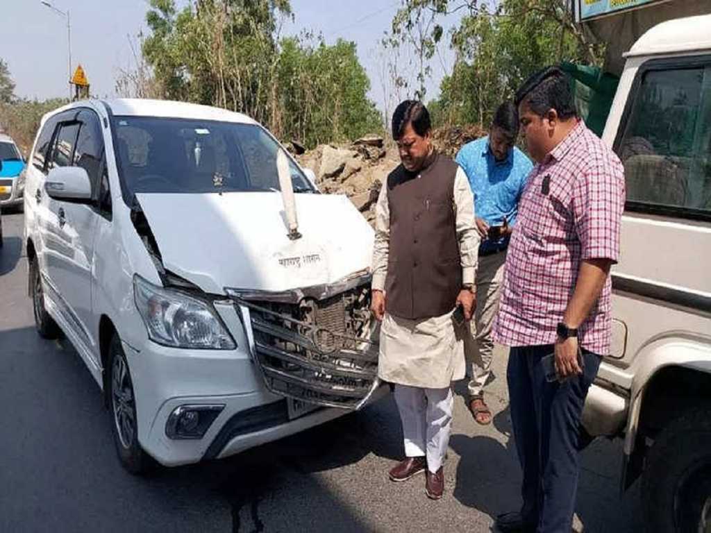 आपल्या गाडीसमोर पु्न्हा पुन्हा बाईकस्वार कसा आडवा येतो?