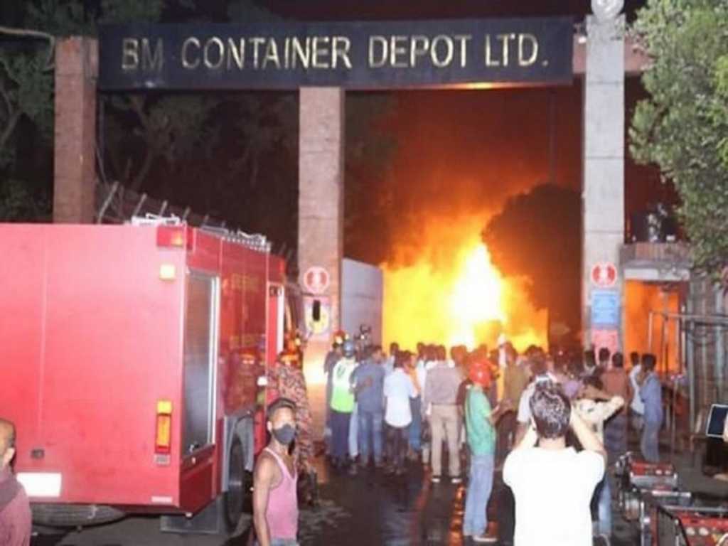 बांगलादेशमध्ये कंटेनर डेपोला लागलेल्या आगीत ४० जणांचा मृत्यू