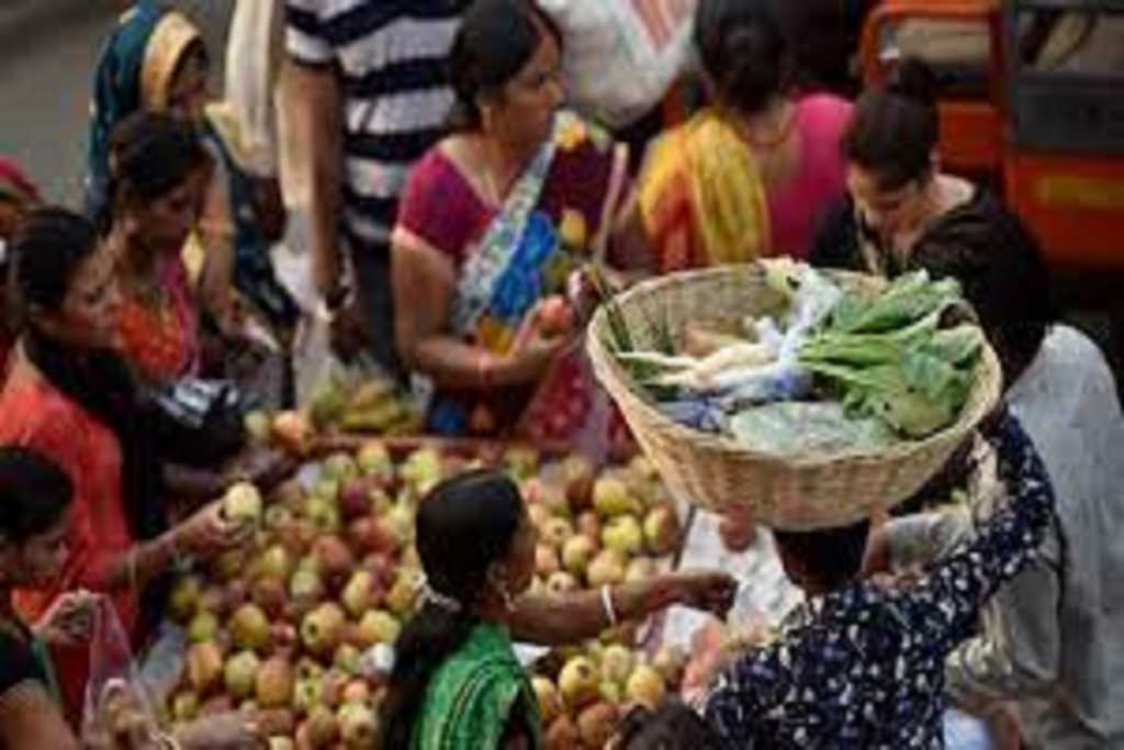 चला… महागाईने दिला दिलासा