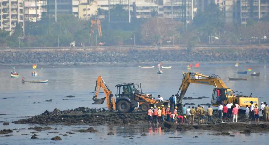 माहीमची ती अनधिकृत मजार अर्ध्या तासात हटविली