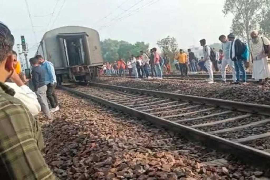 कपलिंग तुटले.. शान ए पंजाब एक्स्प्रेसचे दोन तुकडे, डबे मागे ठेऊन गाडी गेली पुढे