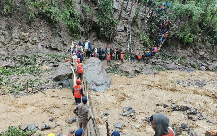 सिक्कीममध्ये पावसाचा तांडव, ३०० पर्यटकांना बाहेर काढण्यात यश