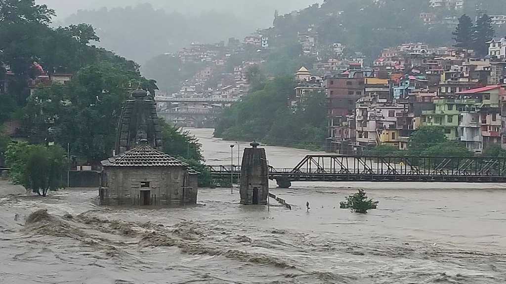 उत्तरेकडील राज्यांमध्ये पावसाचा हाहाःकार; रस्ते, पूल गेले वाहून