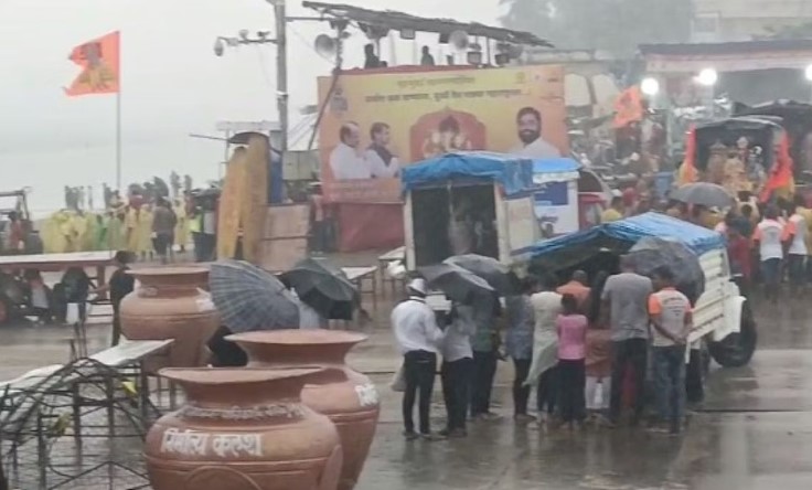 जुहू समुद्र किनाऱ्यावर गणपती विसर्जनासाठी तैनात तरुणावर वीज कोसळली