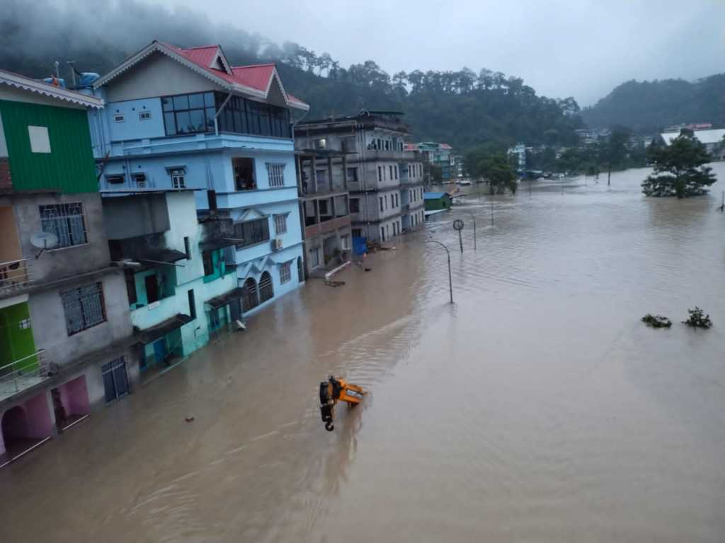 सिक्कीममध्ये ढगफुटी; महापुरात लष्कराचे २३ जवान बेपत्ता