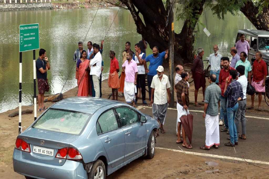 जीपीएसचा अंदाज चुकला, कार नदीत कोसळून दोन डॉक्टरांचा मृत्यू!