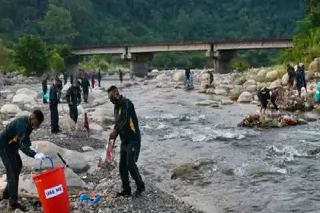 १,२०० हून अधिक लष्करी जवान स्वच्छता मोहिमेत सहभागी!