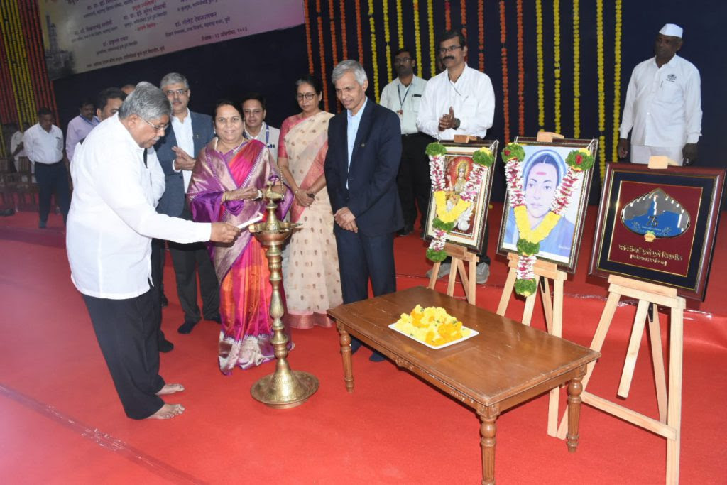 सावित्रीबाई फुले पुणे विद्यापीठात महिला सक्षमीकरण परिषदेचे उद्घाटन उत्साहात