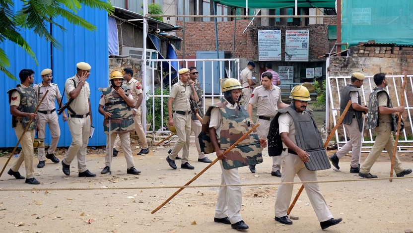 नूहमध्ये पुन्हा जातीय तणाव; विहिरीचे पूजन करण्यास जाणाऱ्या महिलांवर मदरशातून दगडफेक?