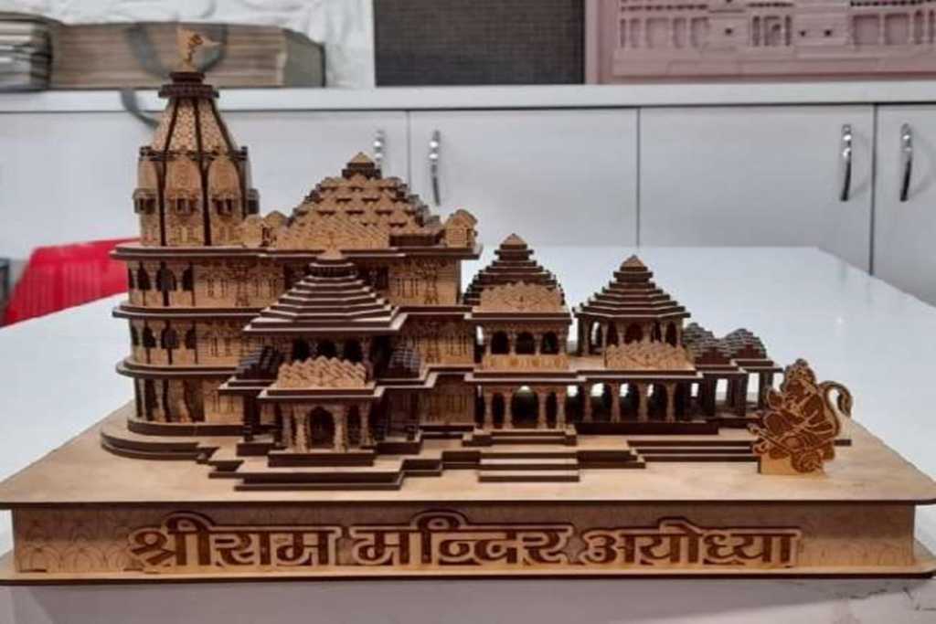 अभिषेक सोहळ्यापूर्वी राम मंदिराच्या प्रतिकृतीची प्रचंड विक्री!