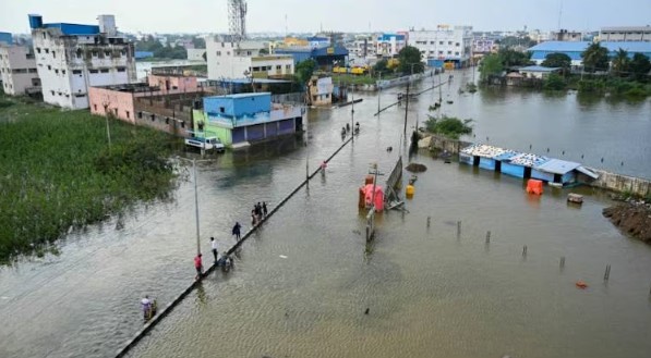 ‘मिचॉंग’ने चेन्नईला झोडपलं; ३३ विमाने बंगळूरूकडे वळवली तर १४४ रेल्वे गाड्या रद्द