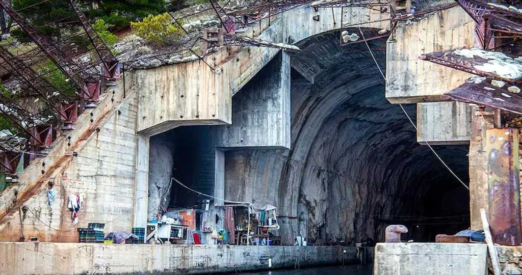 भारतीय नौदल बनवत आहे भूमिगत पाणबुडी बंकर