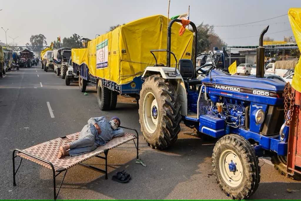 हायवेवर ट्रॅक्टर-ट्रॉली नेता येणार नाही, हायकोर्टाचा शेतकऱ्यांना सल्ला!