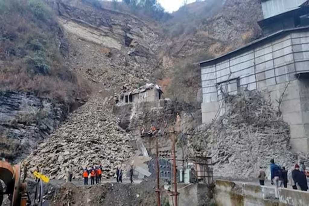 हिमाचलमध्ये भूस्खलन, २ मजुरांचा मृत्यू तर ५ जण जखमी!