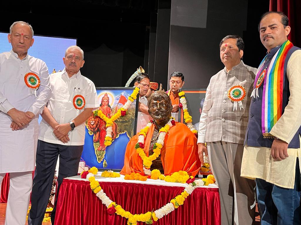 गृहनिर्माण संस्थांचे प्रश्न सोडवण्यासाठी कटिबद्ध