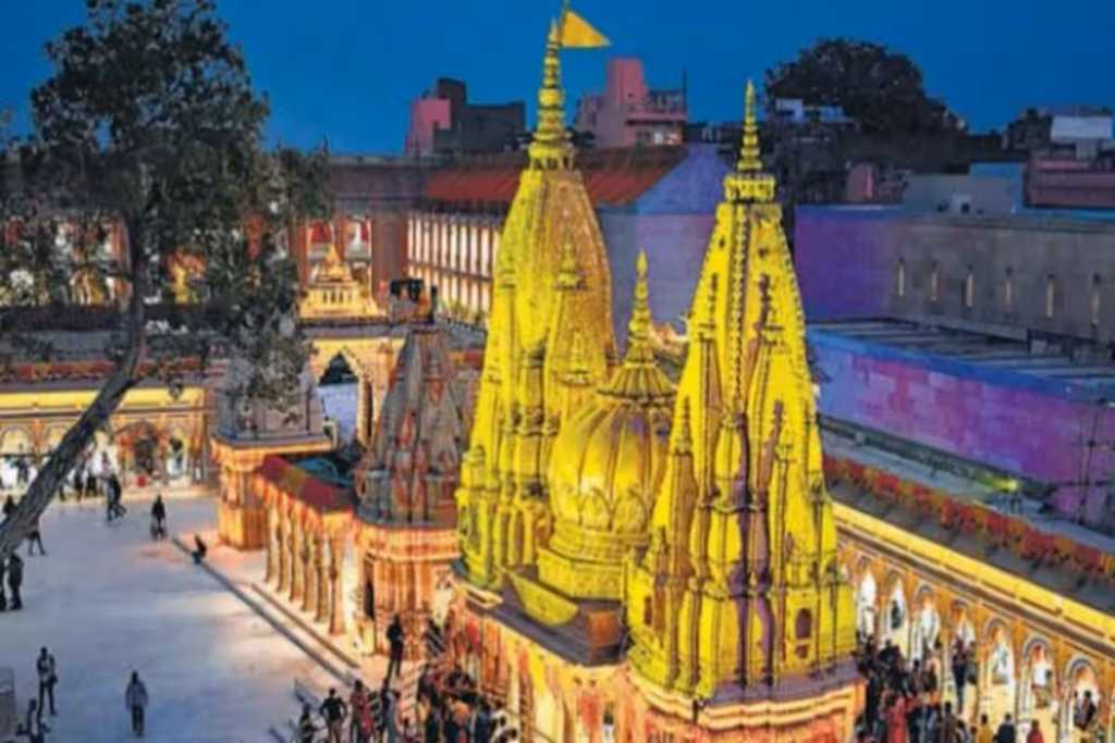 काशी विश्वनाथ मंदिराच्या पुजाऱ्यांना मिळणार ९० हजार पगार!