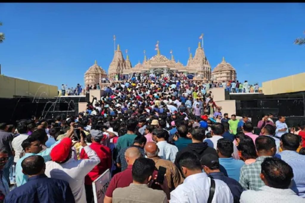 अबू धाबीत बांधलेल्या हिंदू मंदिरात दर्शनासाठी भक्तांच्या रांगा!