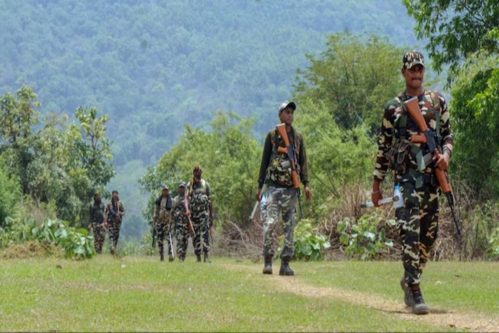 छत्तीसगडमध्ये सुरक्षा जवानांसोबत चकमक, ७ माओवादी ठार!