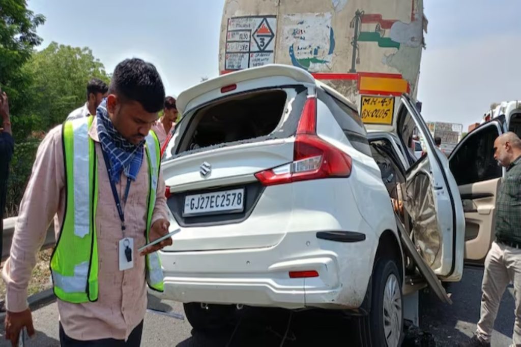 अहमदाबाद-वडोदरा एक्स्प्रेस वेवर कारची ट्रकला धडक, १० जण ठार!