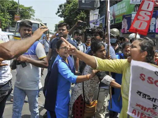 बंगाल शिक्षक भरती रद्द करण्याच्या निर्णयाला सर्वोच्च न्यायालयाची स्थगिती!