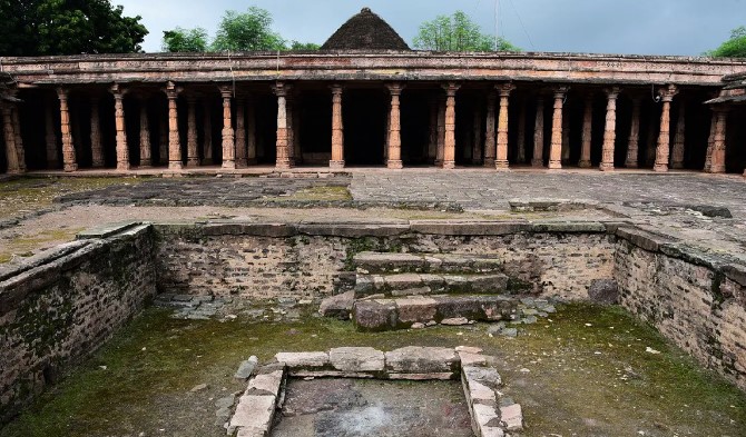 धार भोजशाळा-कमल मौला मस्जिद परिसरात सापडली सरस्वतीची मूर्ती