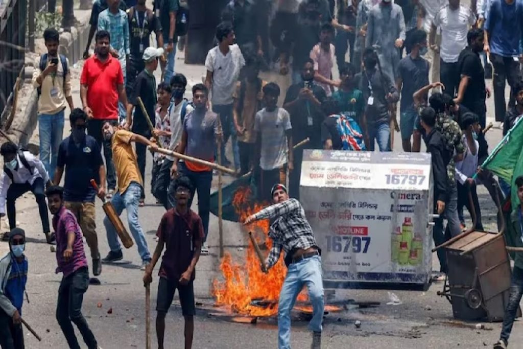 बांग्लादेशात पुन्हा हिंसाचार भडकला, ३२ जणांचा मृत्यू !