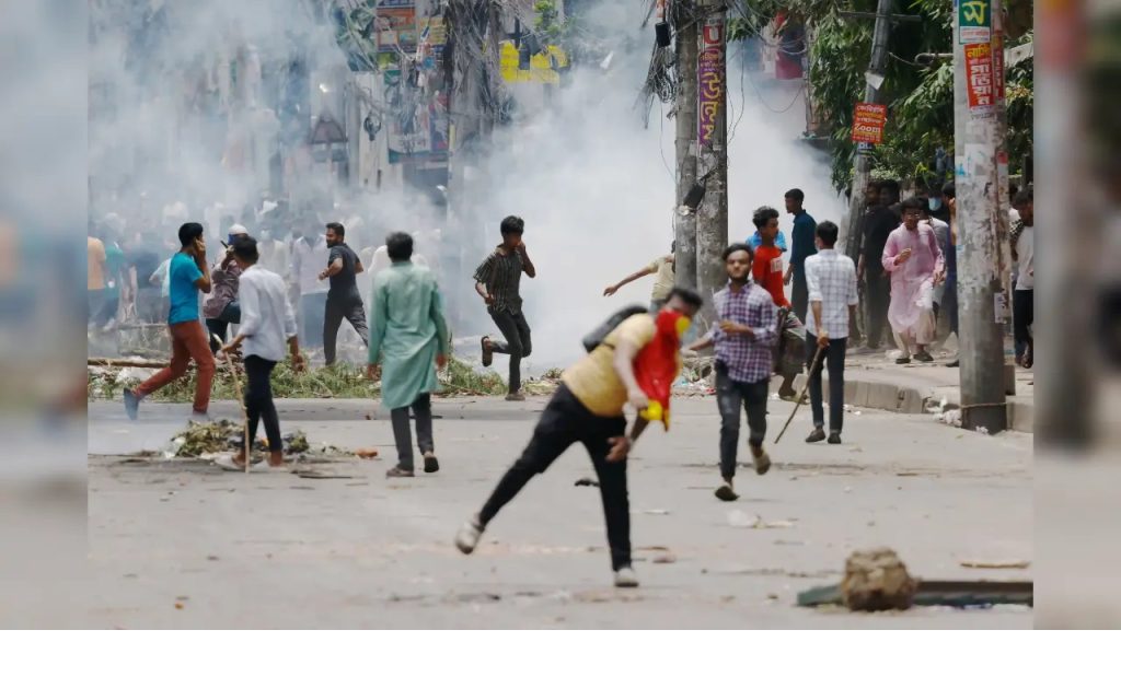 सत्तापालटानंतर बांगलादेश पुन्हा रुळावर, शाळा-महाविद्यालये उघडण्याचे आदेश !