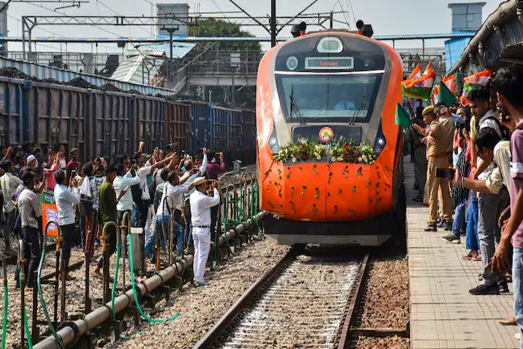 पंतप्रधानांकडून झारखंड, ओडिशा, बिहार, यूपीसाठी ६ वंदे भारत ट्रेनला हिरवा झेंडा !