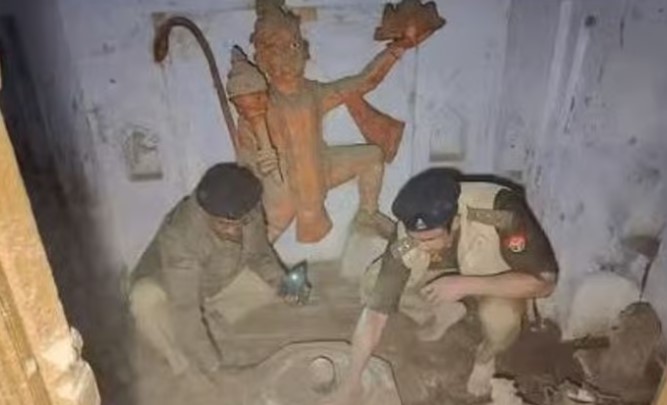 संभलमध्ये सापडले महादेव, हनुमानाचे मंदिर; ४६ वर्षांपासून होते बंद