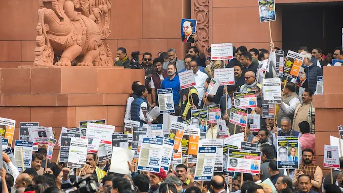 हिवाळी अधिवेशनात व्यत्ययामुळे लोकसभेचे ७० तास वाया!